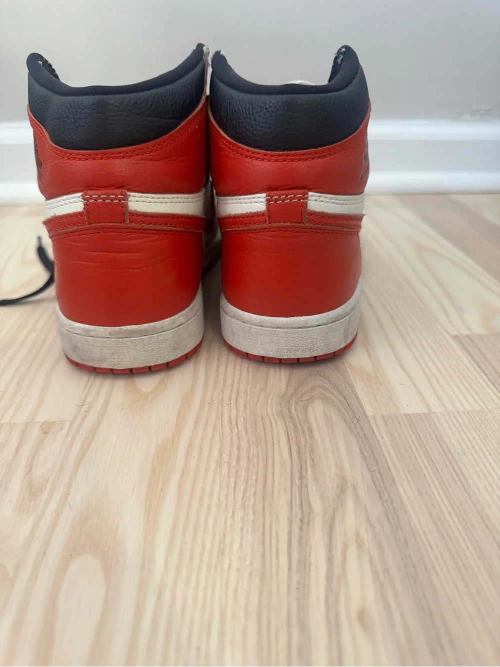 Air Jordan high one (me s 7 women’s 8.5)
